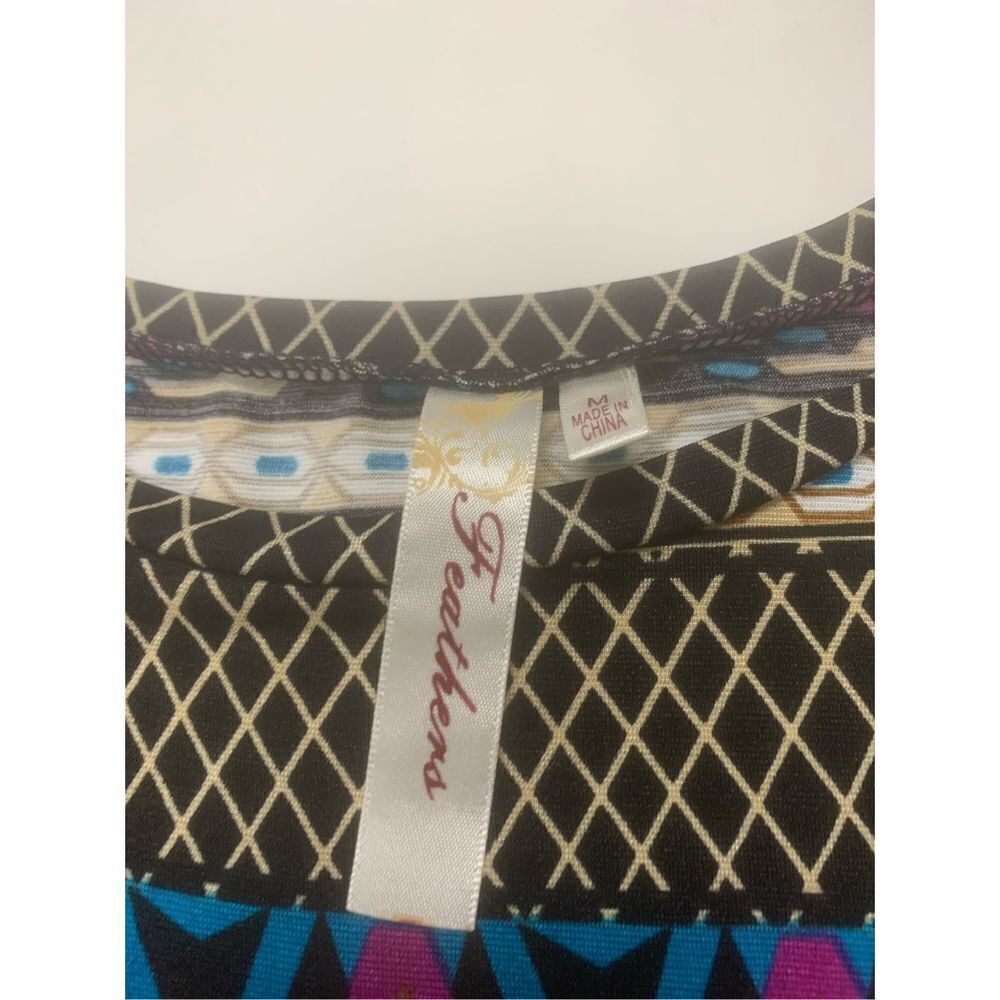 Sleeveless Patterned Dress - Picture 4 of 10